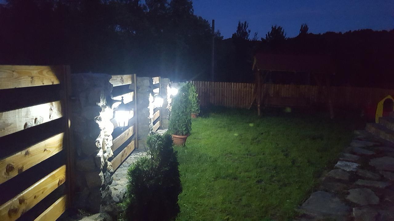 מלון Poiana  Casa Din Piatra מראה חיצוני תמונה