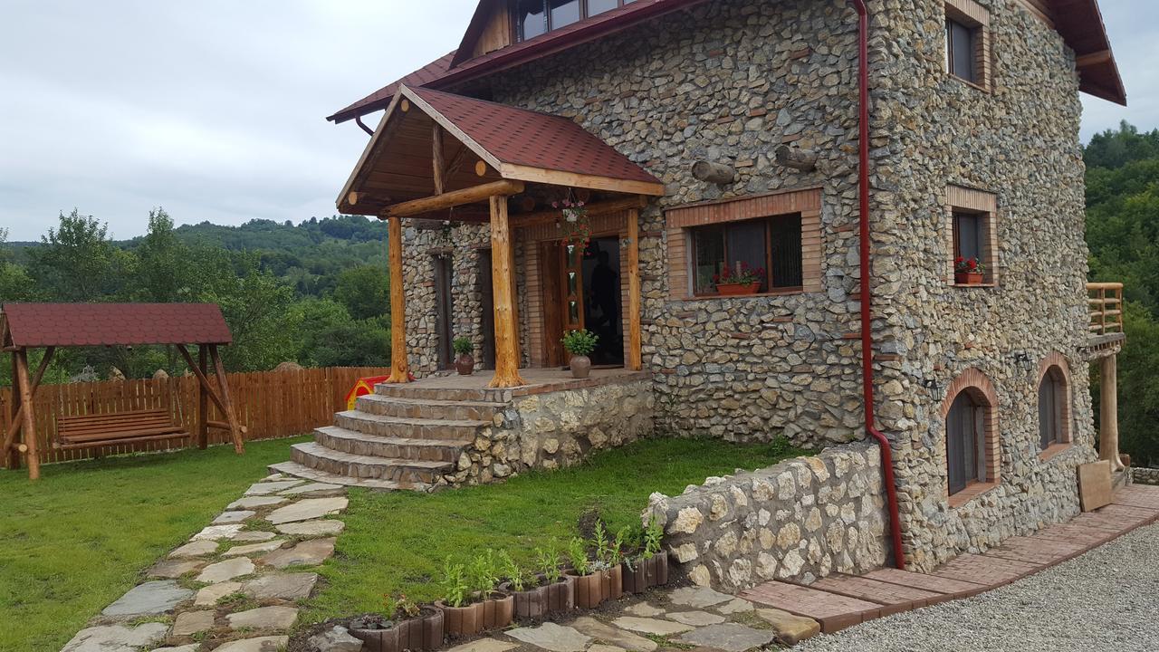 מלון Poiana  Casa Din Piatra מראה חיצוני תמונה